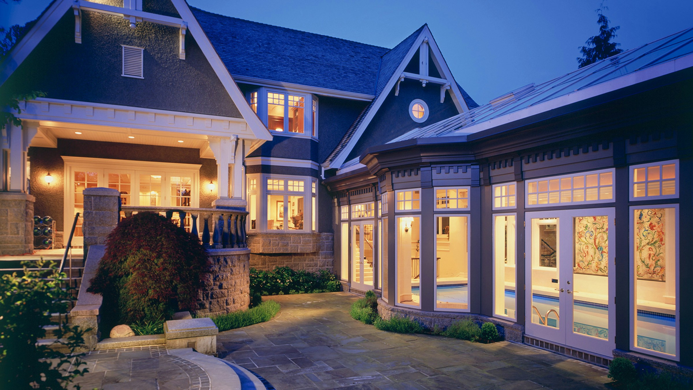 Modernes Haus mit smarter Beleuchtung